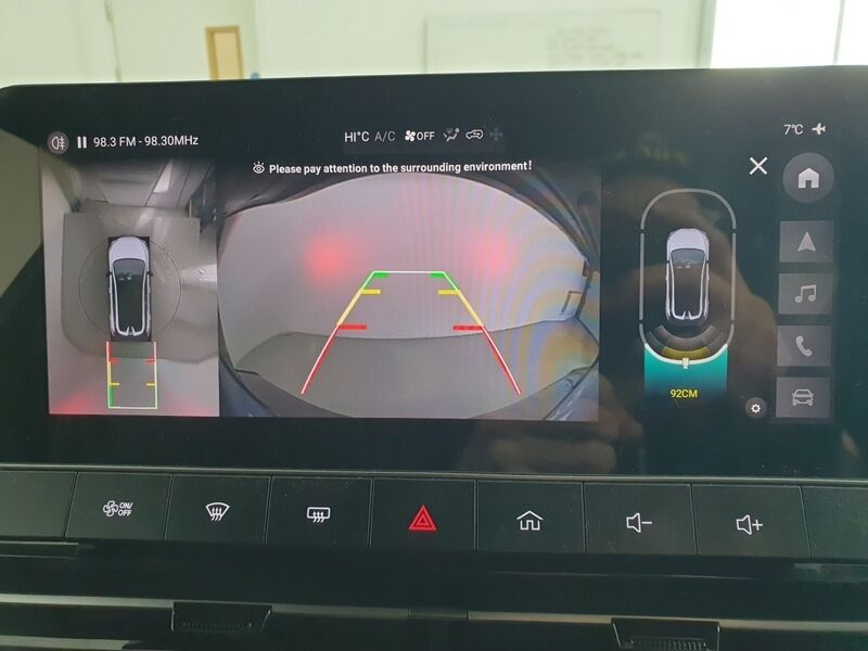 More views of MG MG4