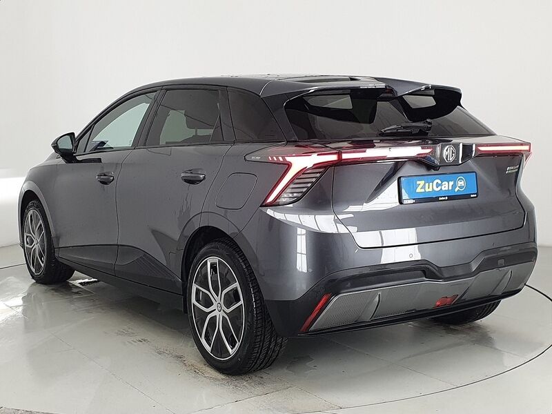 More views of MG MG4