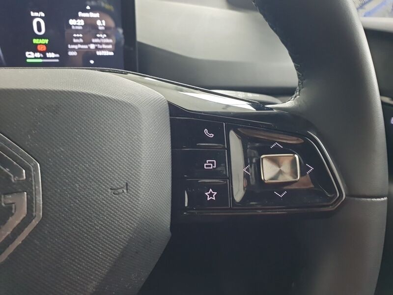 More views of MG MG4