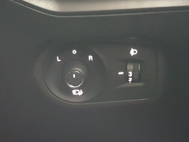 More views of MG MG4