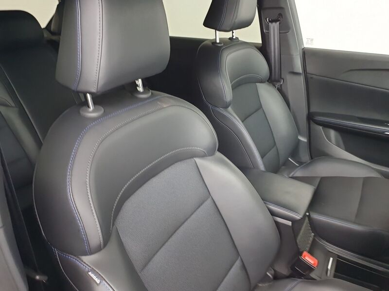 More views of MG MG4