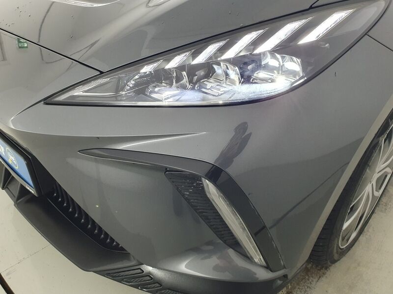 More views of MG MG4