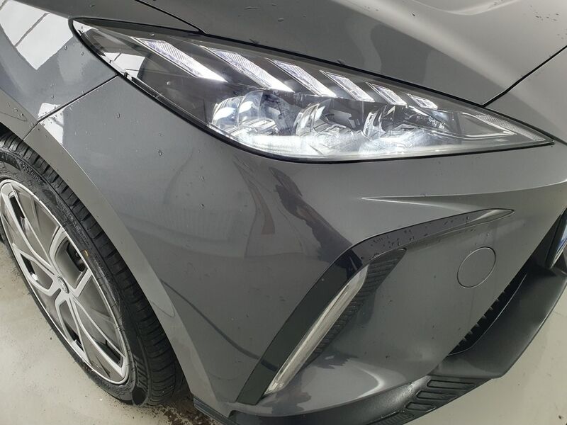 More views of MG MG4