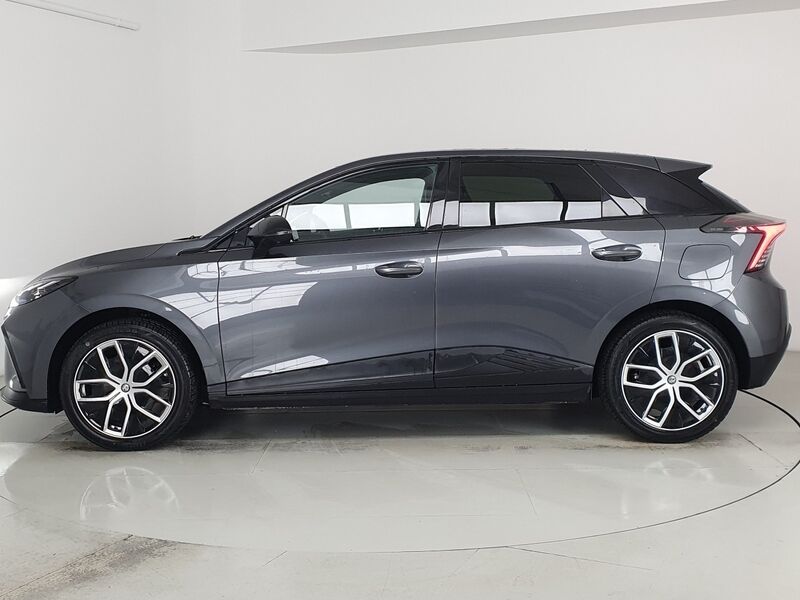 More views of MG MG4