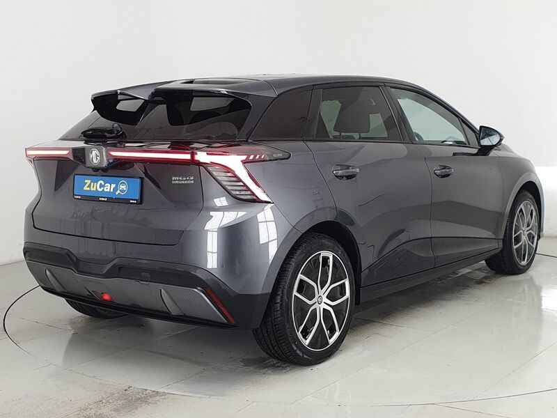 More views of MG MG4