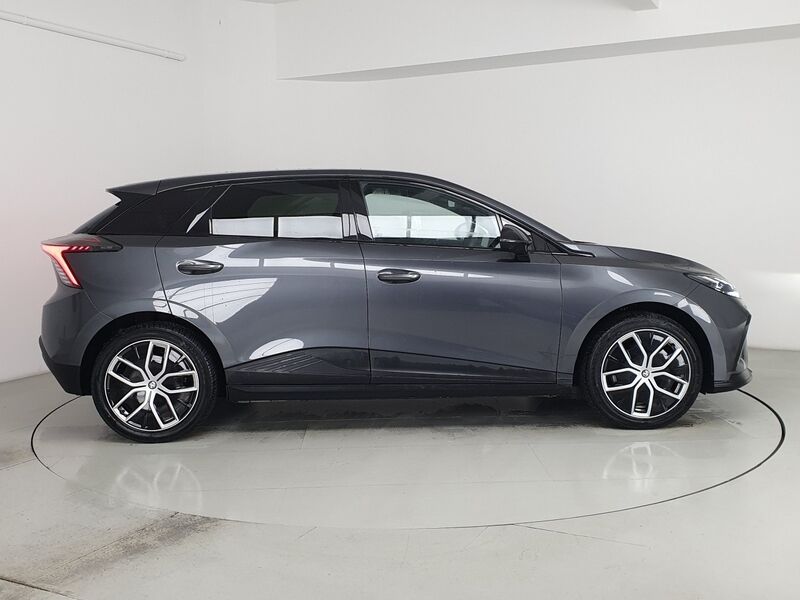 More views of MG MG4