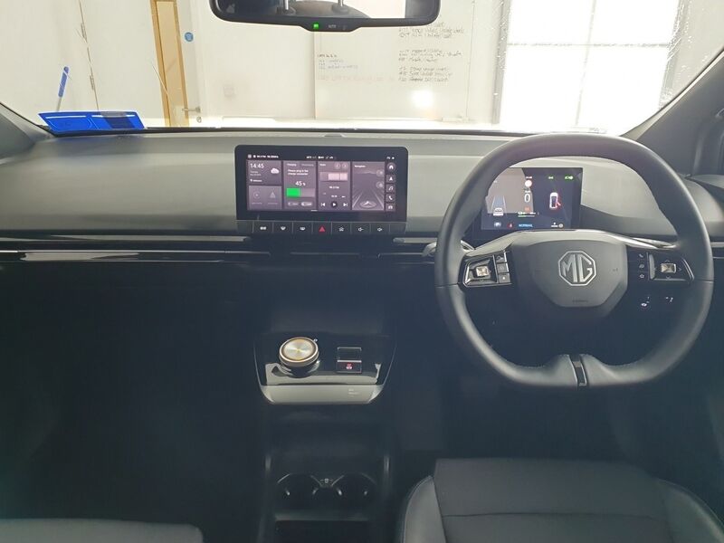 More views of MG MG4