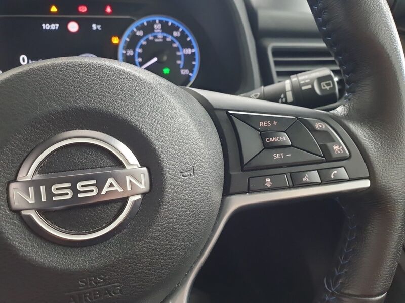 More views of Nissan Leaf