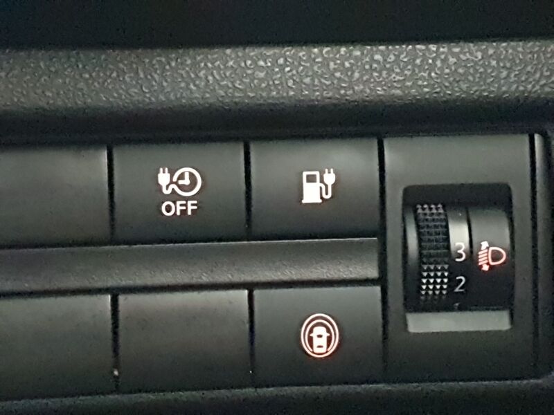 More views of Nissan Leaf