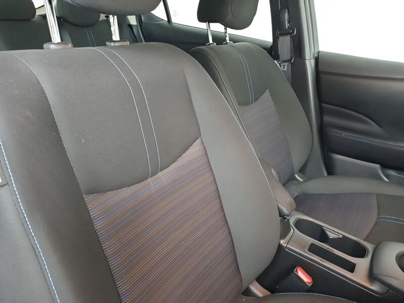 More views of Nissan Leaf