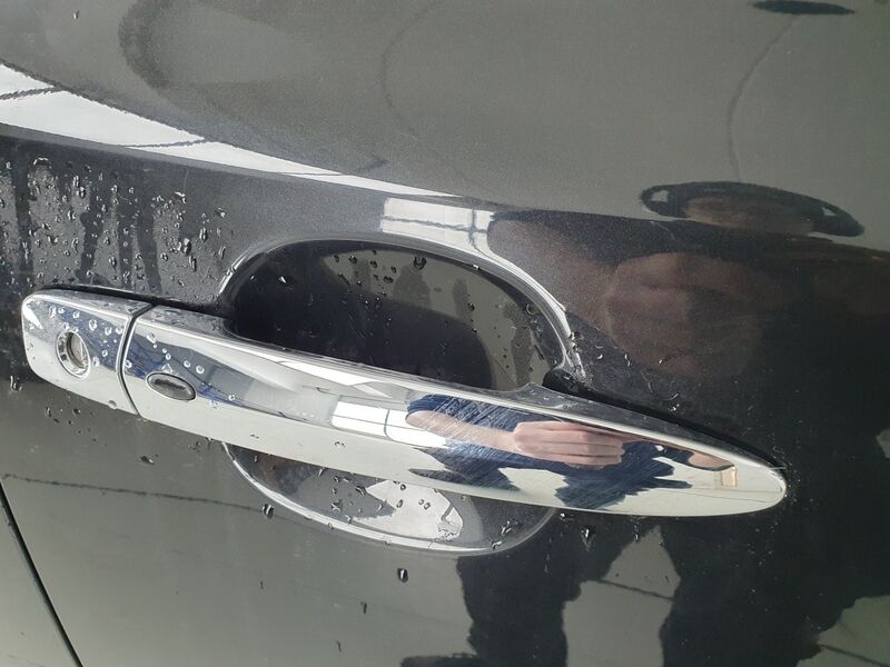 More views of Nissan Leaf