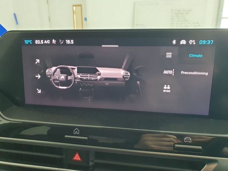 More views of Citroen e-C4 X