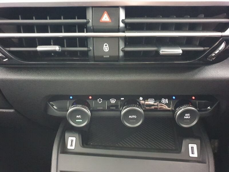 More views of Citroen e-C4 X