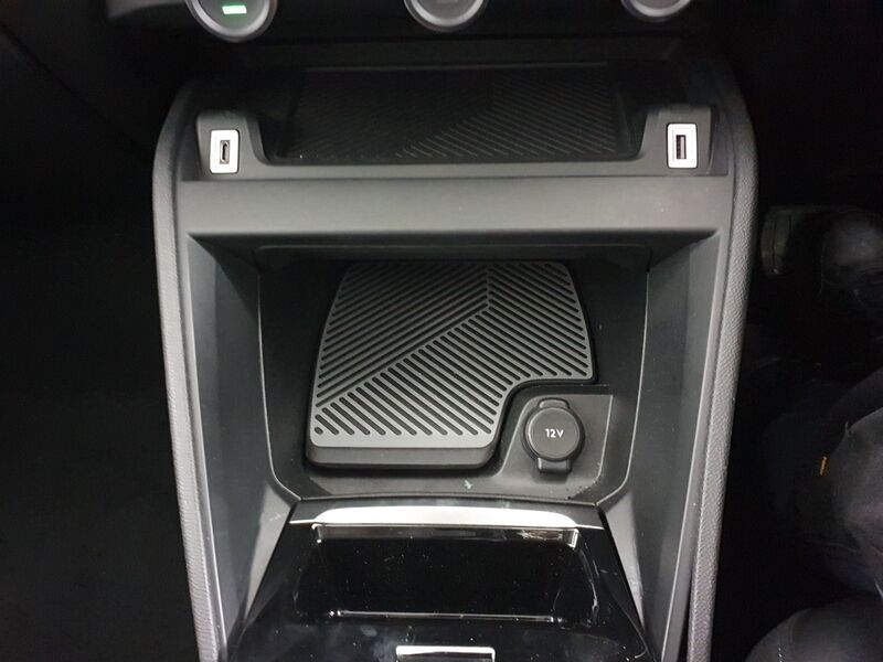 More views of Citroen e-C4 X