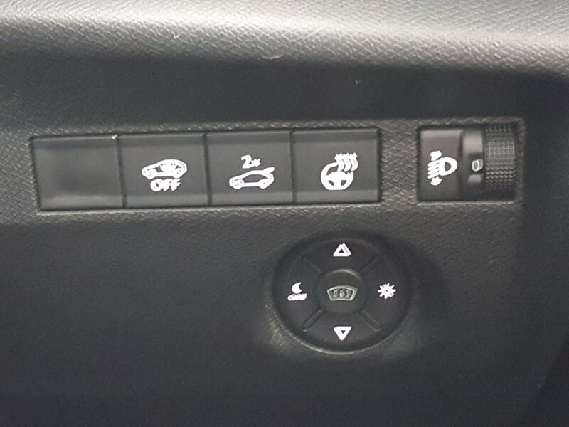 More views of Citroen e-C4 X