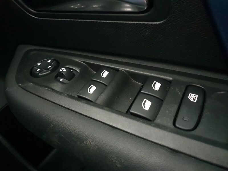 More views of Citroen e-C4 X