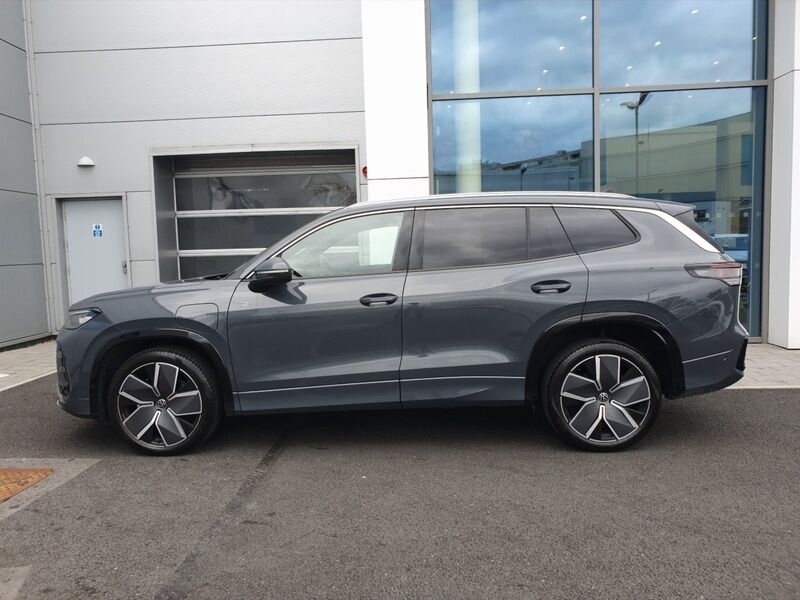 More views of Volkswagen Tayron