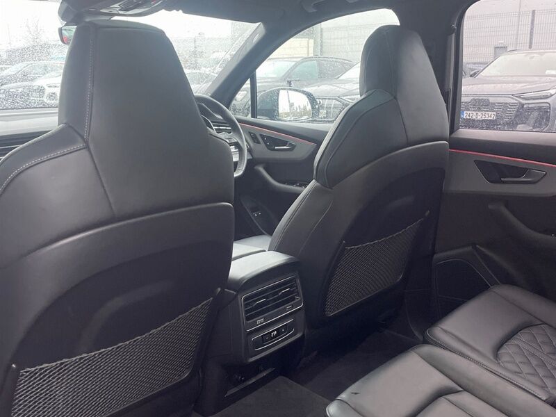More views of Audi Q7