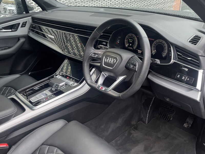 More views of Audi Q7