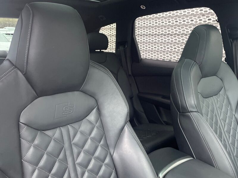 More views of Audi Q7