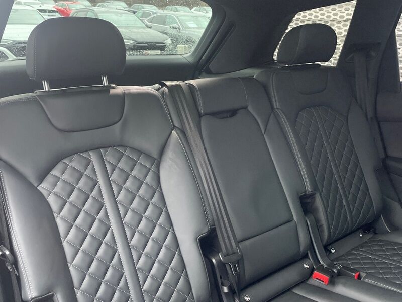 More views of Audi Q7