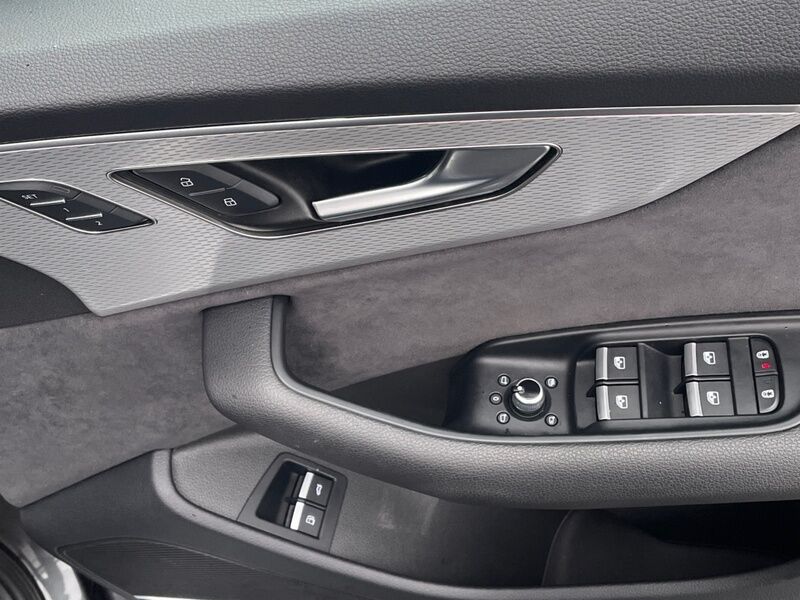 More views of Audi Q7