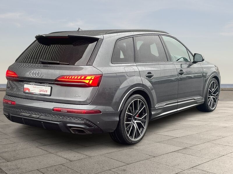 More views of Audi Q7