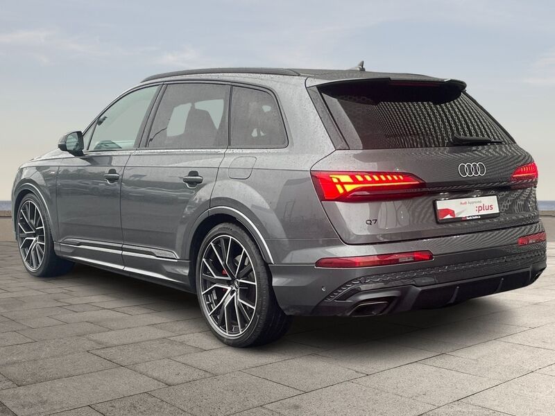 More views of Audi Q7