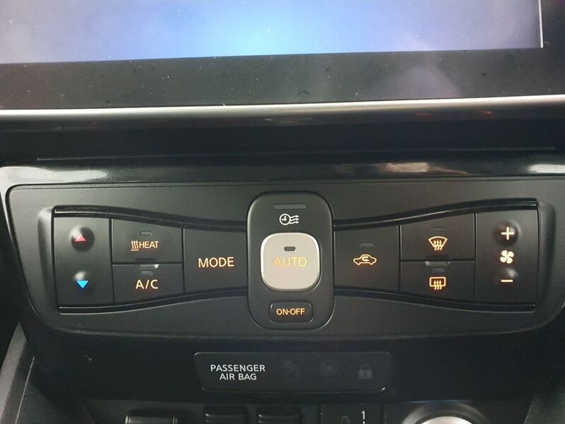 More views of Nissan Leaf