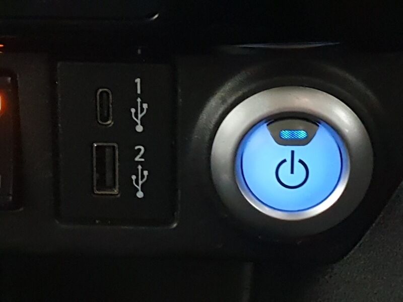 More views of Nissan Leaf