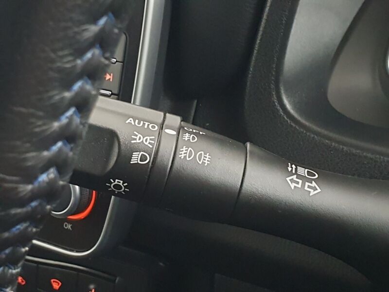 More views of Nissan Leaf