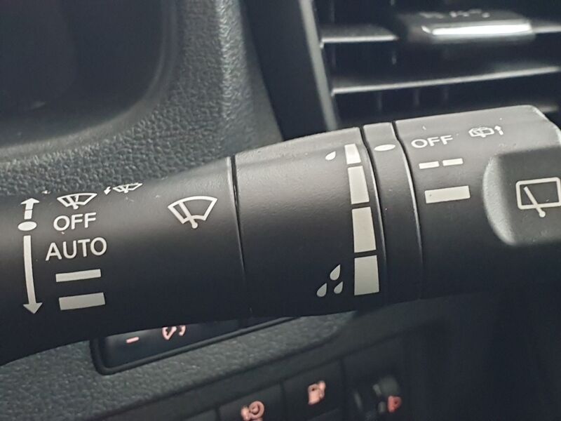 More views of Nissan Leaf