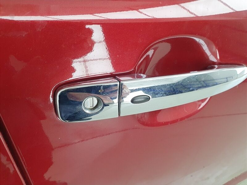 More views of Nissan Leaf