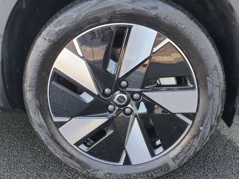 More views of Volvo EX40