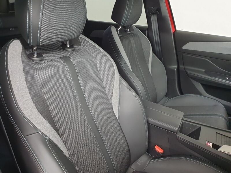 More views of Peugeot 308