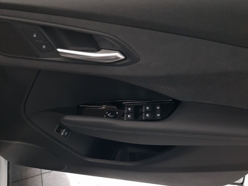 More views of Audi Q3