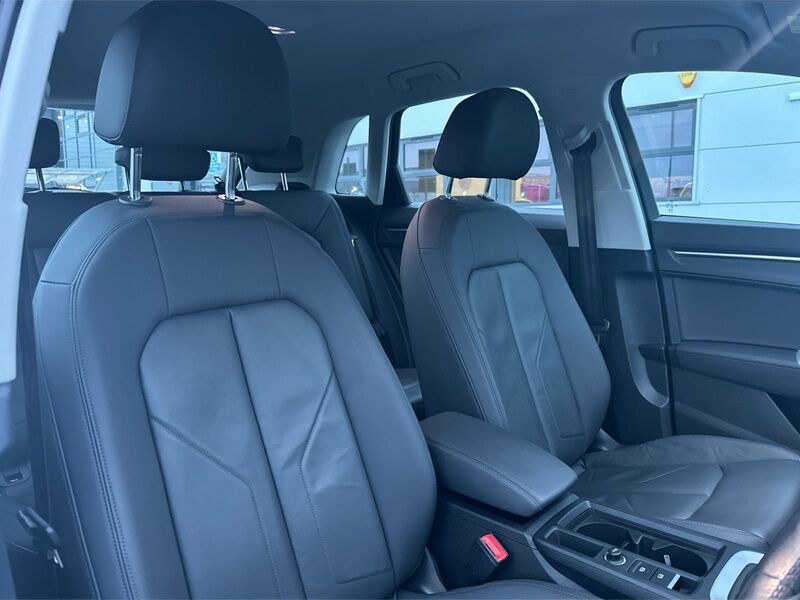 More views of Audi Q3