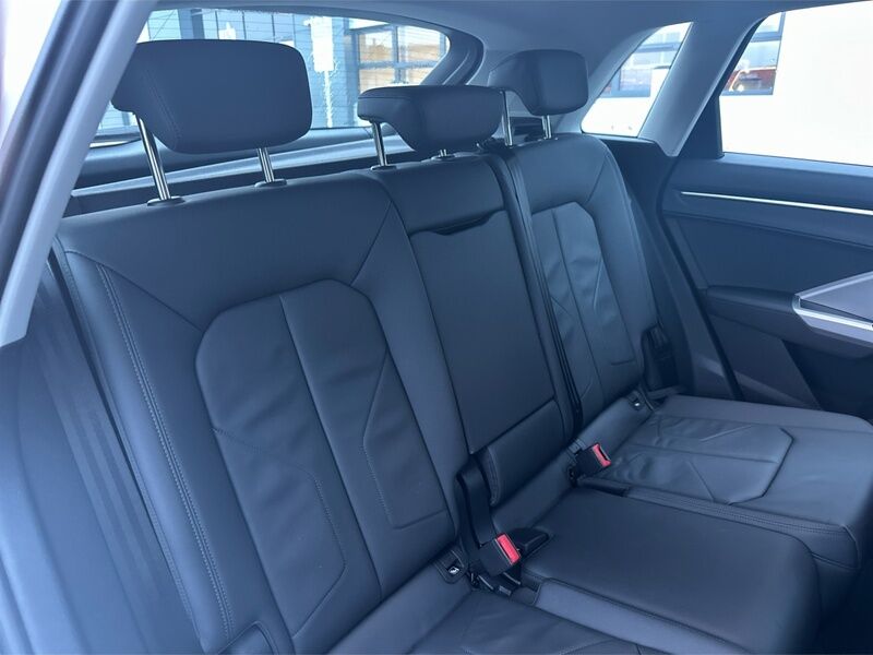 More views of Audi Q3