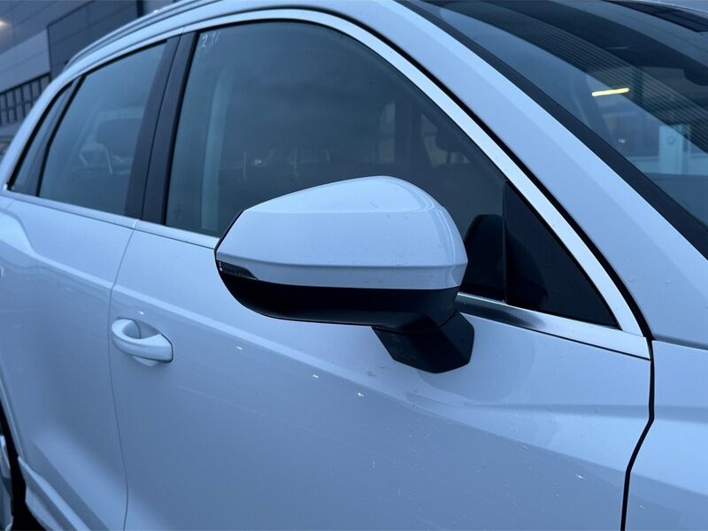 More views of Audi Q3