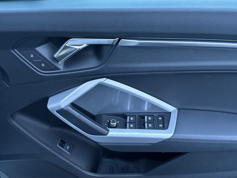 More views of Audi Q3