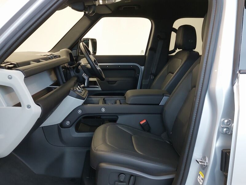 More views of Land Rover Defender