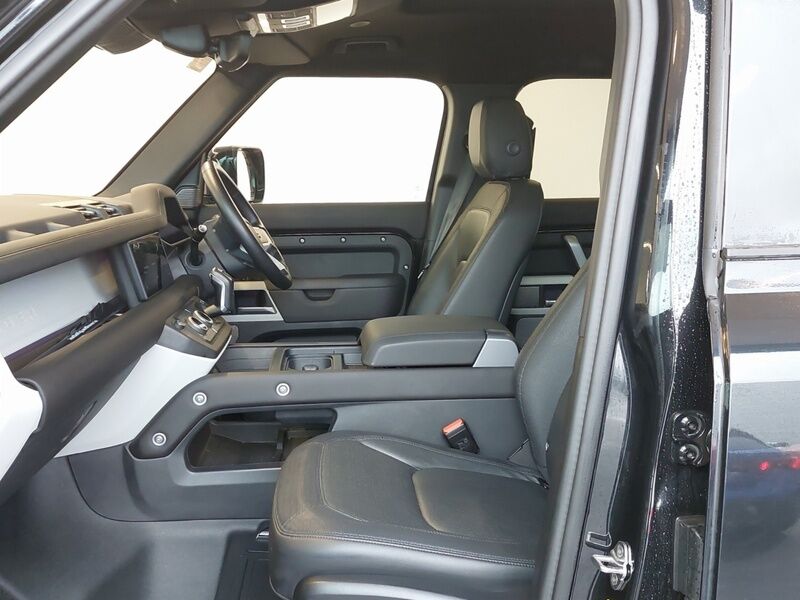 More views of Land Rover Defender