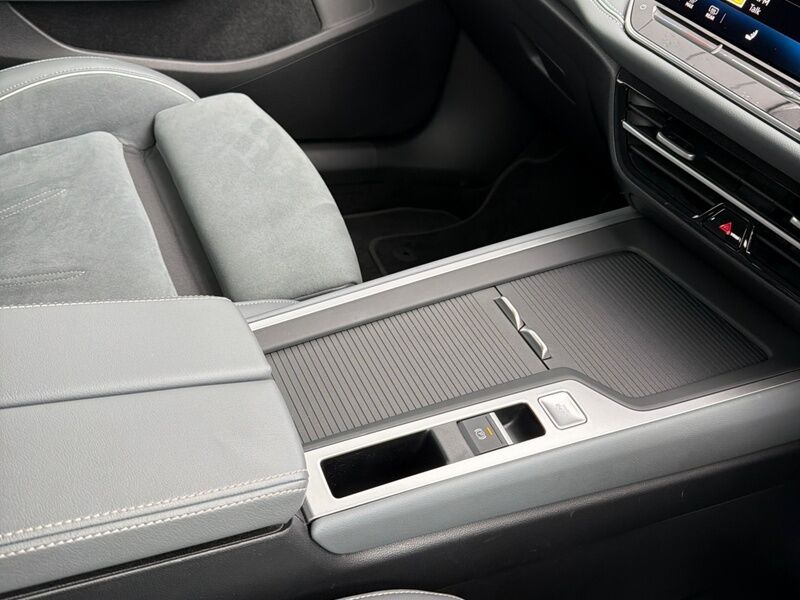 More views of Volkswagen Passat