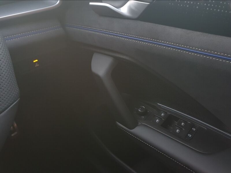 More views of Volkswagen Tayron