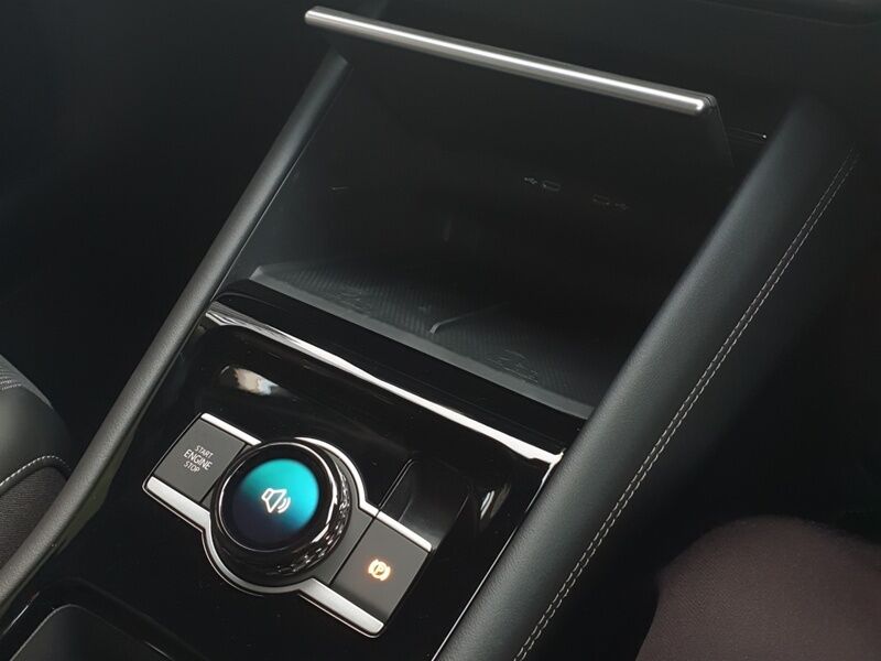 More views of Volkswagen Tayron