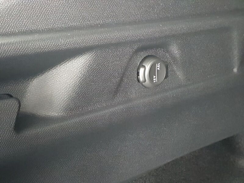 More views of Peugeot 3008