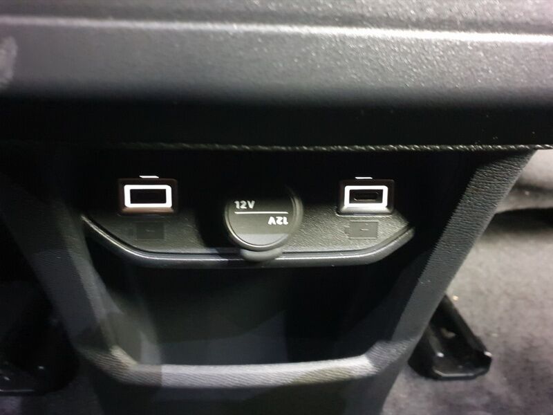 More views of Peugeot 3008