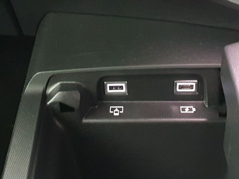 More views of Peugeot 3008