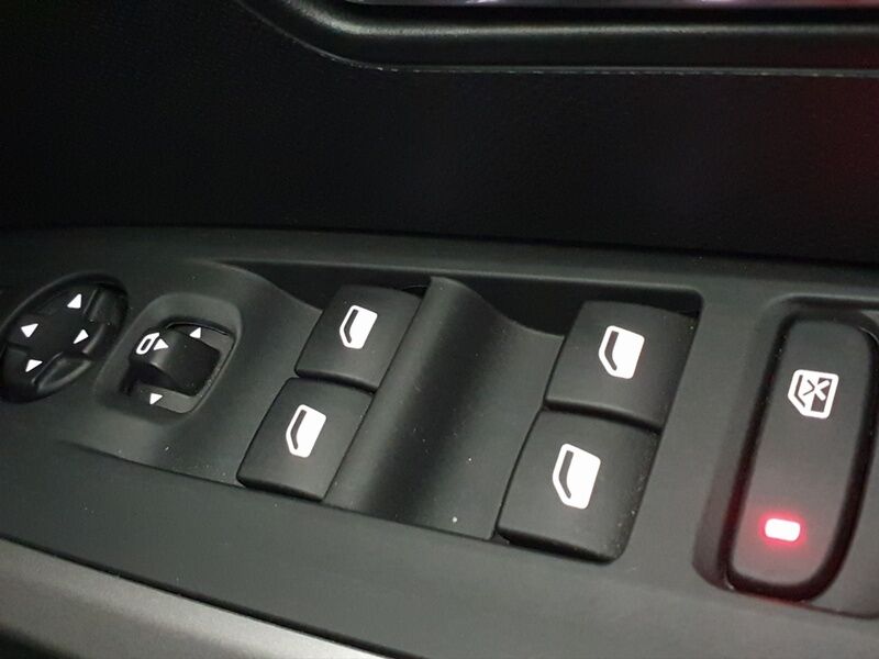 More views of Peugeot 3008