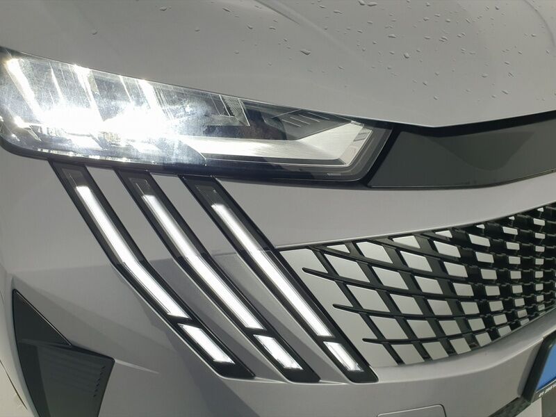 More views of Peugeot 3008